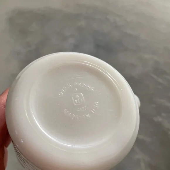 Vintage Mickey Mouse & Minnie Mouse White Milk Glass Coffee Mug - Picture 4 of 5